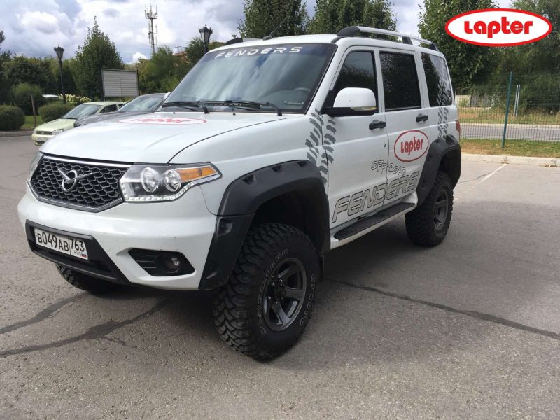 Расширители колесных арок UAZ Patriot NEW без накладок на бампер и двумя лючками бензобака (выступ 90 мм спереди/сзади) ТКУ 3163RC