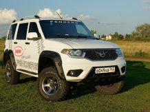 Расширители колесных арок UAZ Patriot NEW с накладками на бампер и одним лючком бензобака (выступ 90 мм спереди/сзади) ТКУ3170R