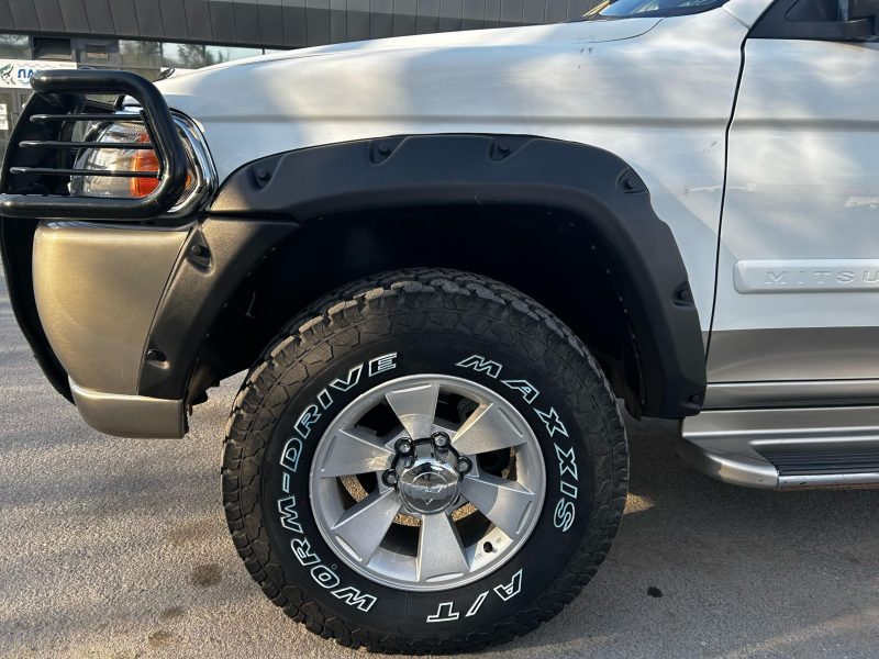 Расширители колесных арок Mitsubishi Pajero Sport (вылет 70 мм) с накладками на бампер MPS ST